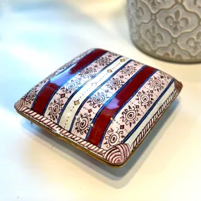 Surrey Pillow Box